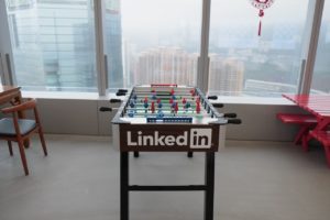 le-nouveau-design-linkedin-fin-du-sourcing-recrutement-gratuir